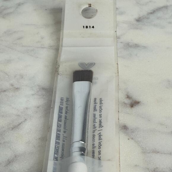 ELF Eyeliner Brush Model #1814 New - Picture 2 of 5